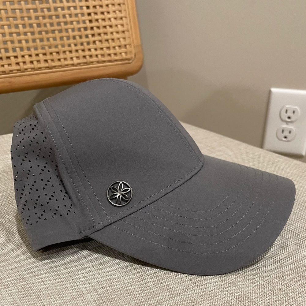 Gaiam gray cap - Picture 2 of 4